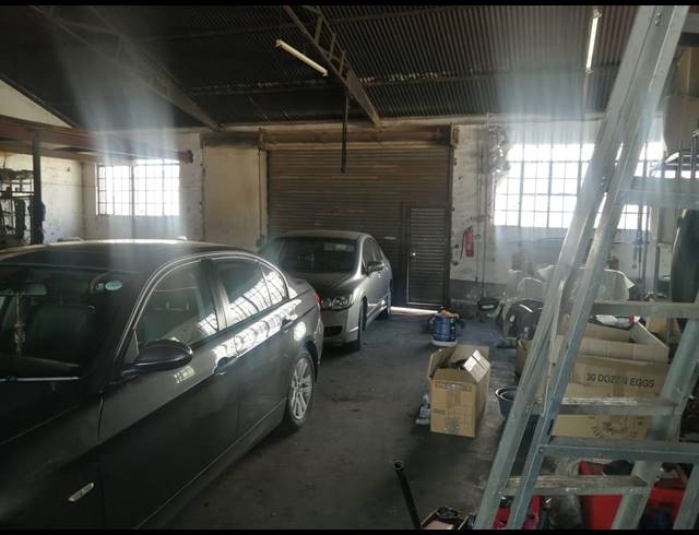 339M² WAREHOUSE FOR SALE IN FERREIRASDORP